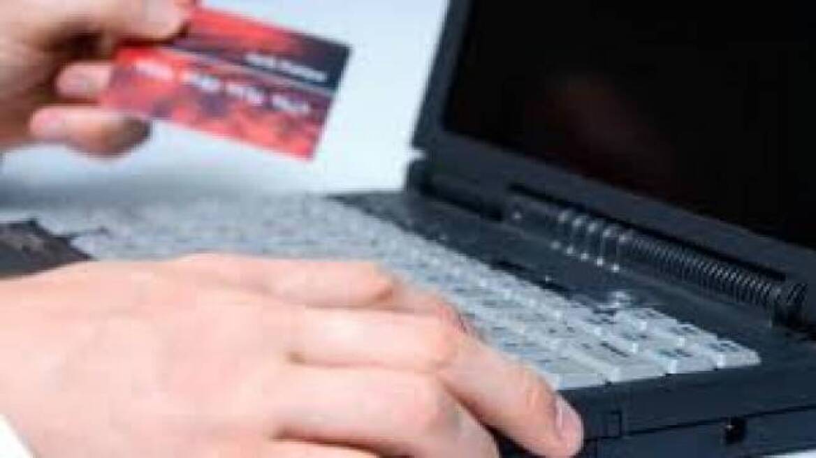 Ανήλικος αγόραζε προϊόντα μέσω ίντερνετ με την πιστωτική κάρτα γειτόνισσάς του